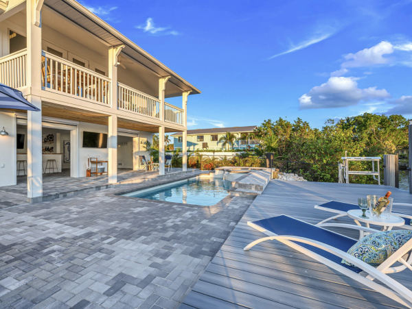 Naples Luxury Three Bedroom Vacation Home